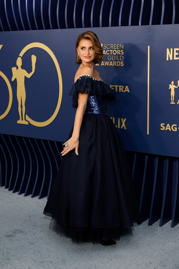 LOS ANGELES, CALIFORNIA - FEBRUARY 24: Penélope Cruz attends the 30th Annual Screen Actors Guild Awards at Shrine Auditorium and Expo Hall on February 24, 2024 in Los Angeles, California. (Photo by Frazer Harrison/Getty Images)