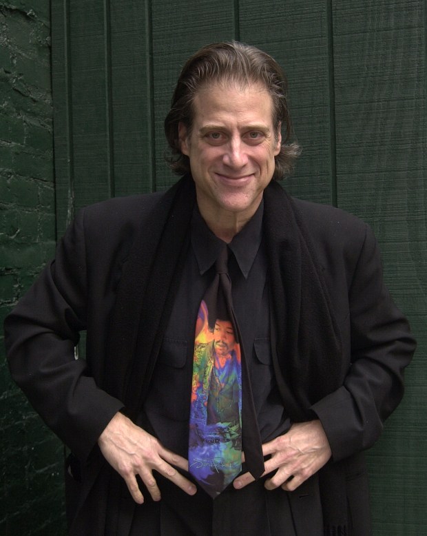 Richard Lewis is pictured outside the J.G. Melon restaurant on E. 74th St. in Manhattan in 2000. (Thomas Monaster / New York Daily News)